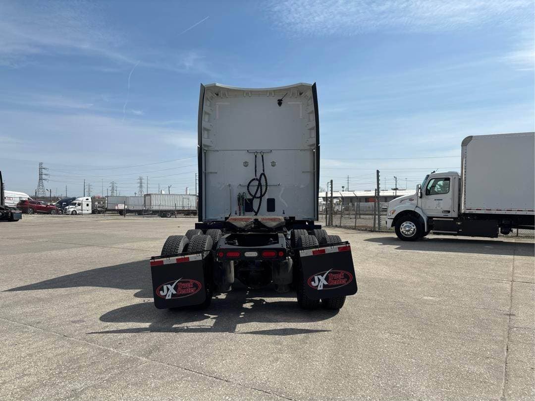 2023 Peterbilt 579 image 3