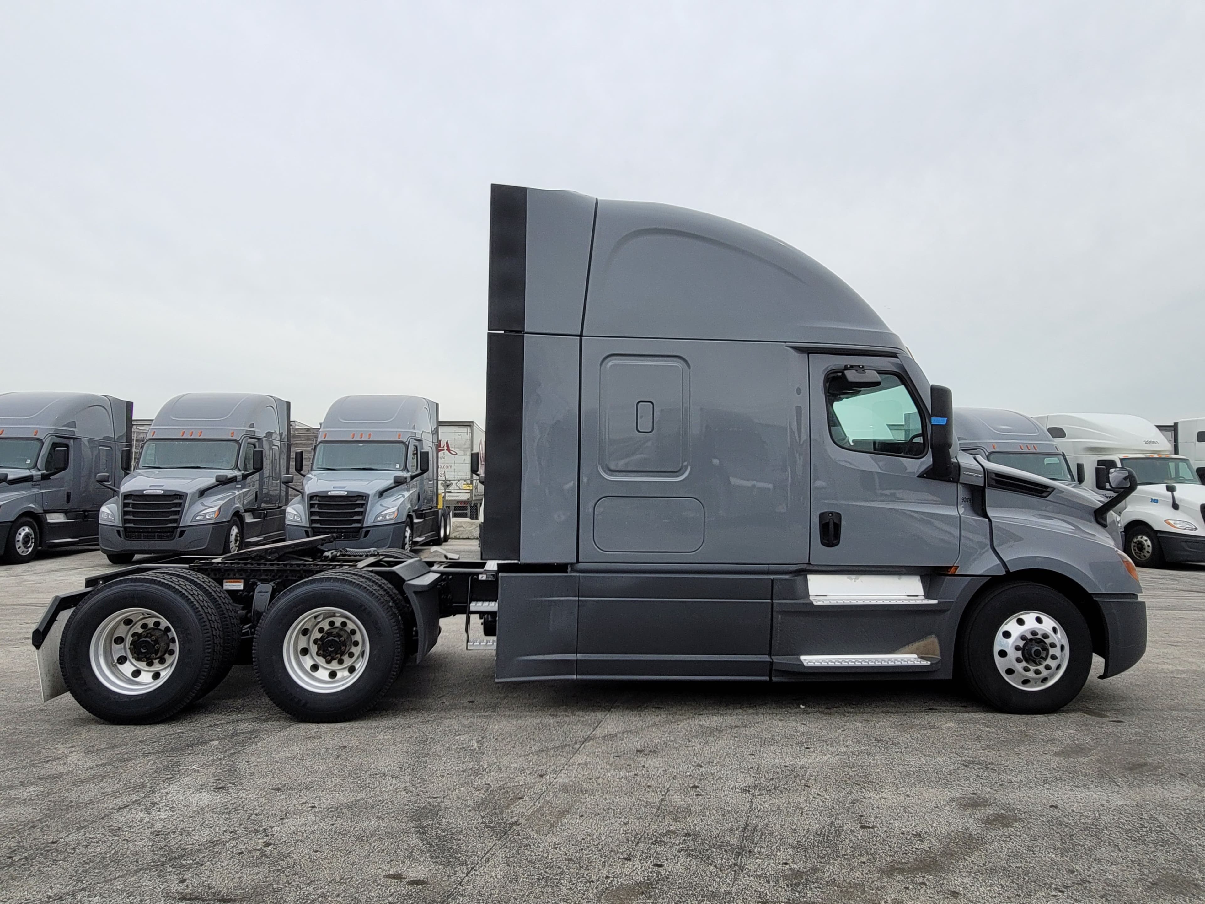 2022 Freightliner Cascadia 126 image 4