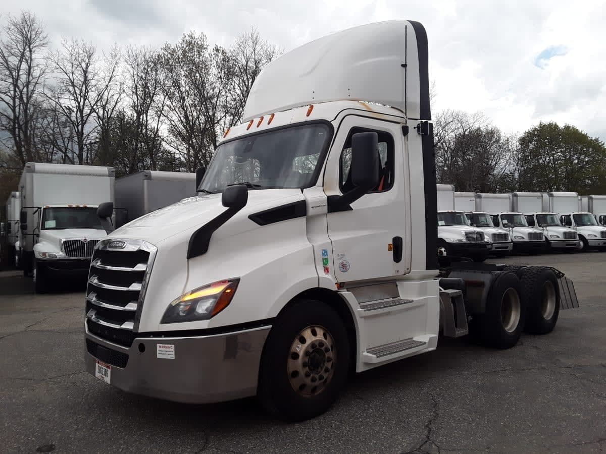 Used 2019 FREIGHTLINER Conventional - Day Cab - CASCADIA 116 For Sale image 2
