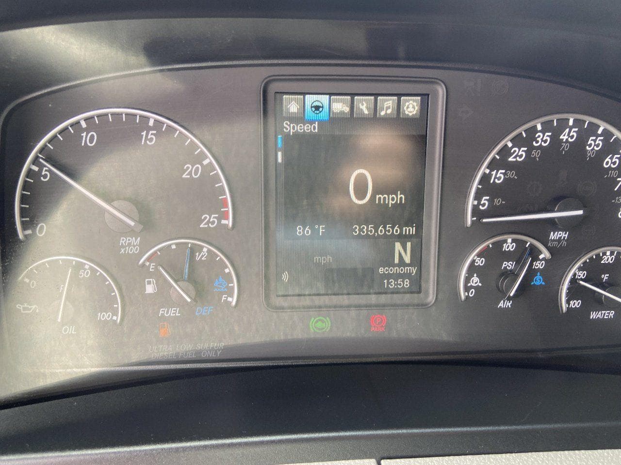 2020 FREIGHTLINER Cascadia CA126 Tandem Axle Sleeper image 11