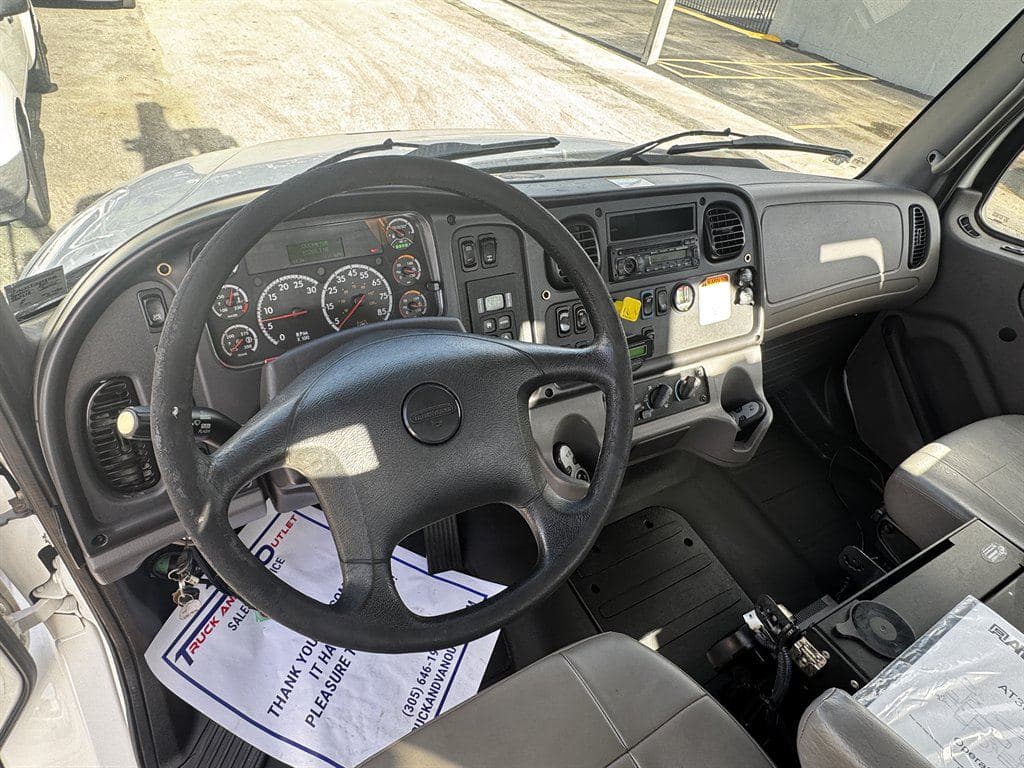 2017 Freightliner M2-106 image 66