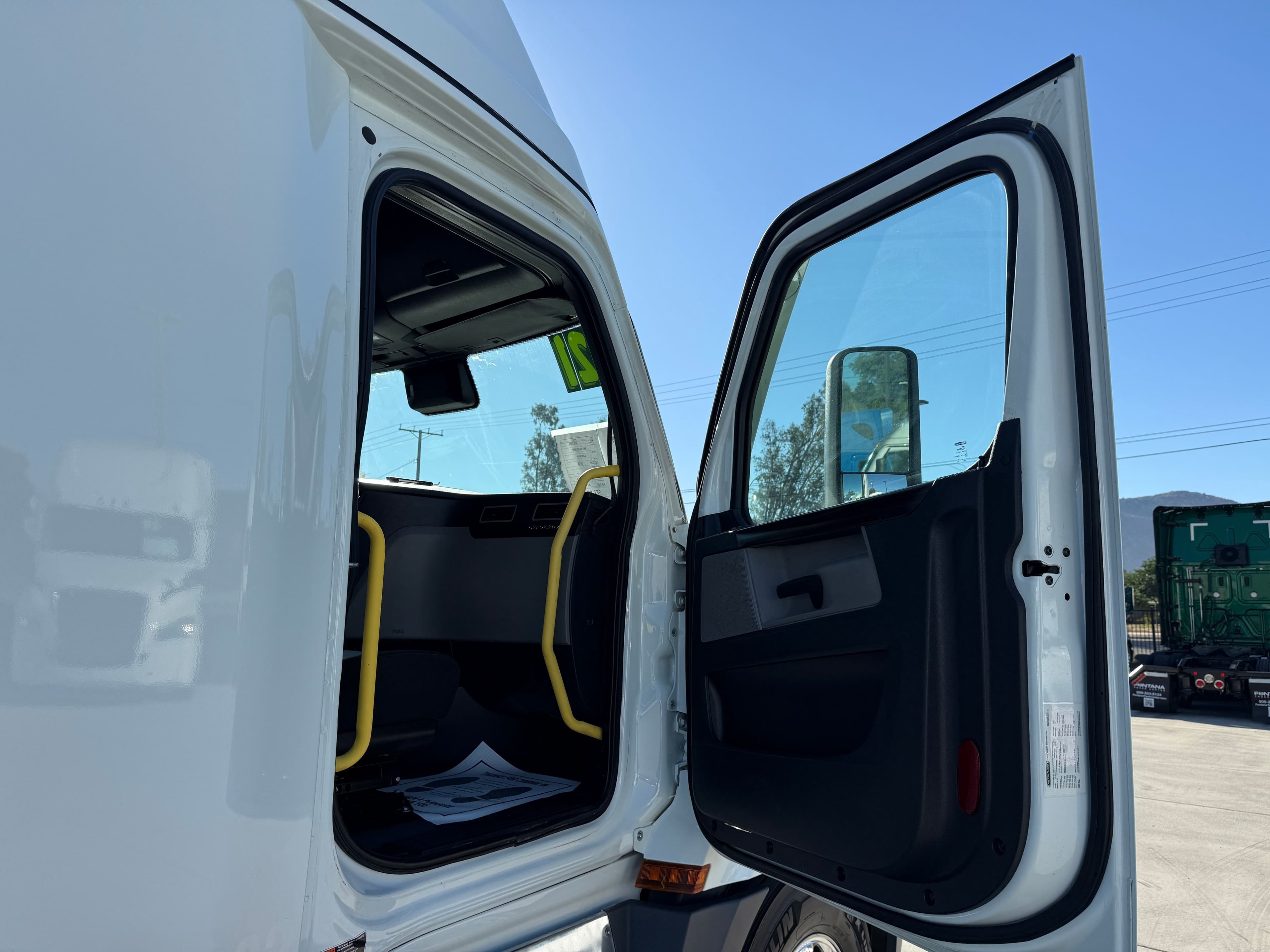 2021 Freightliner Cascadia 126 image 20