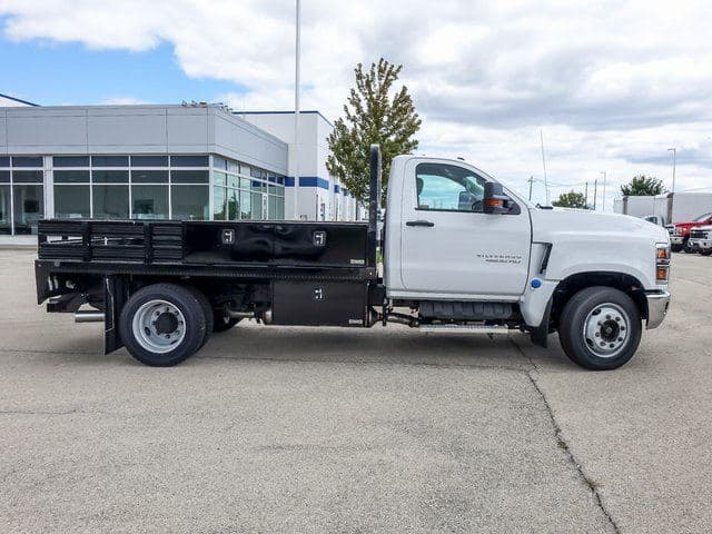 2024 Chevrolet Silverado 4500HD Work Truck image 2