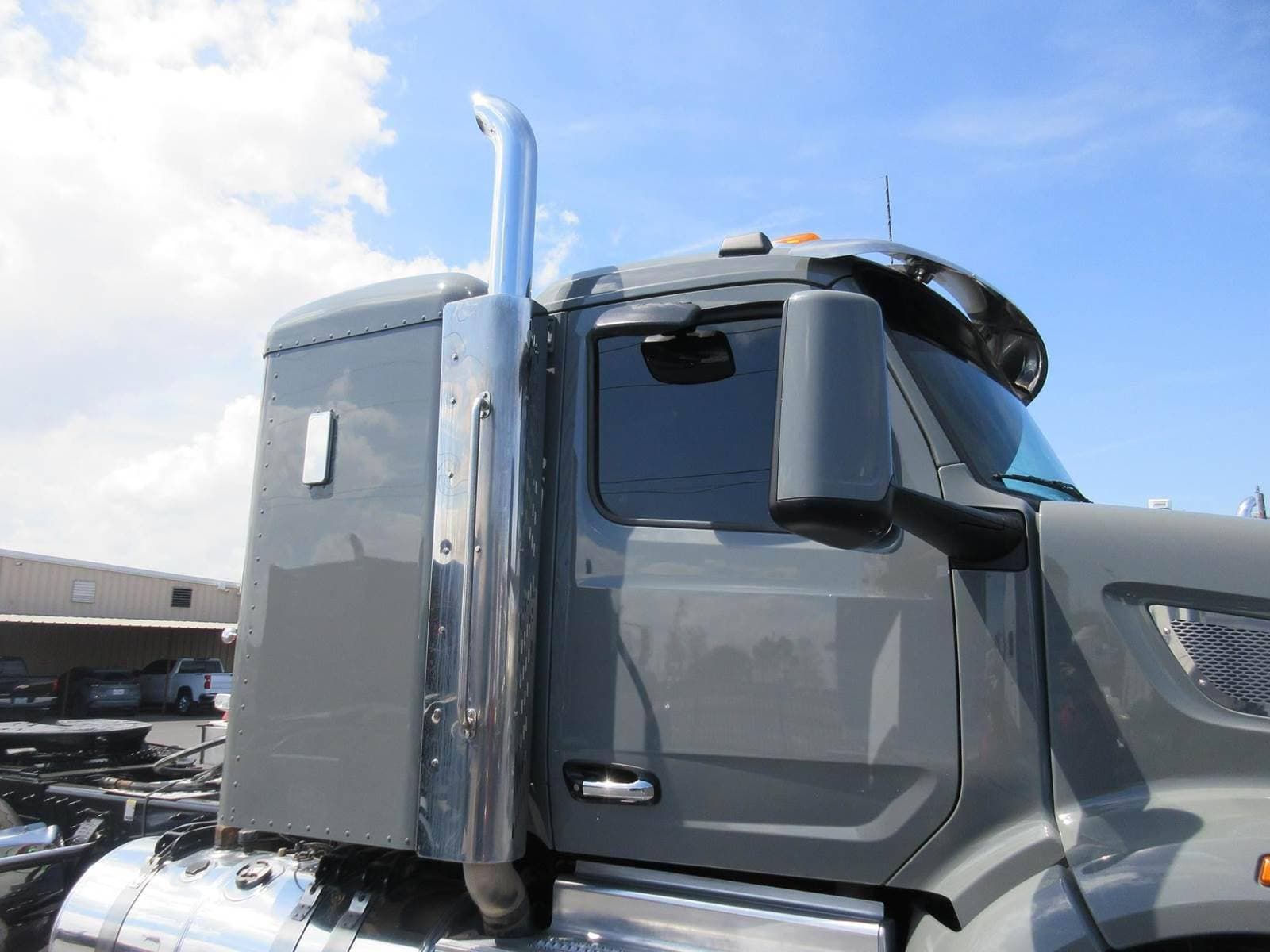 2023 Peterbilt 567 image 8