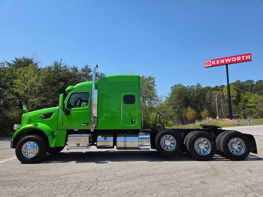 Used 2021 PETERBILT 567 image 12