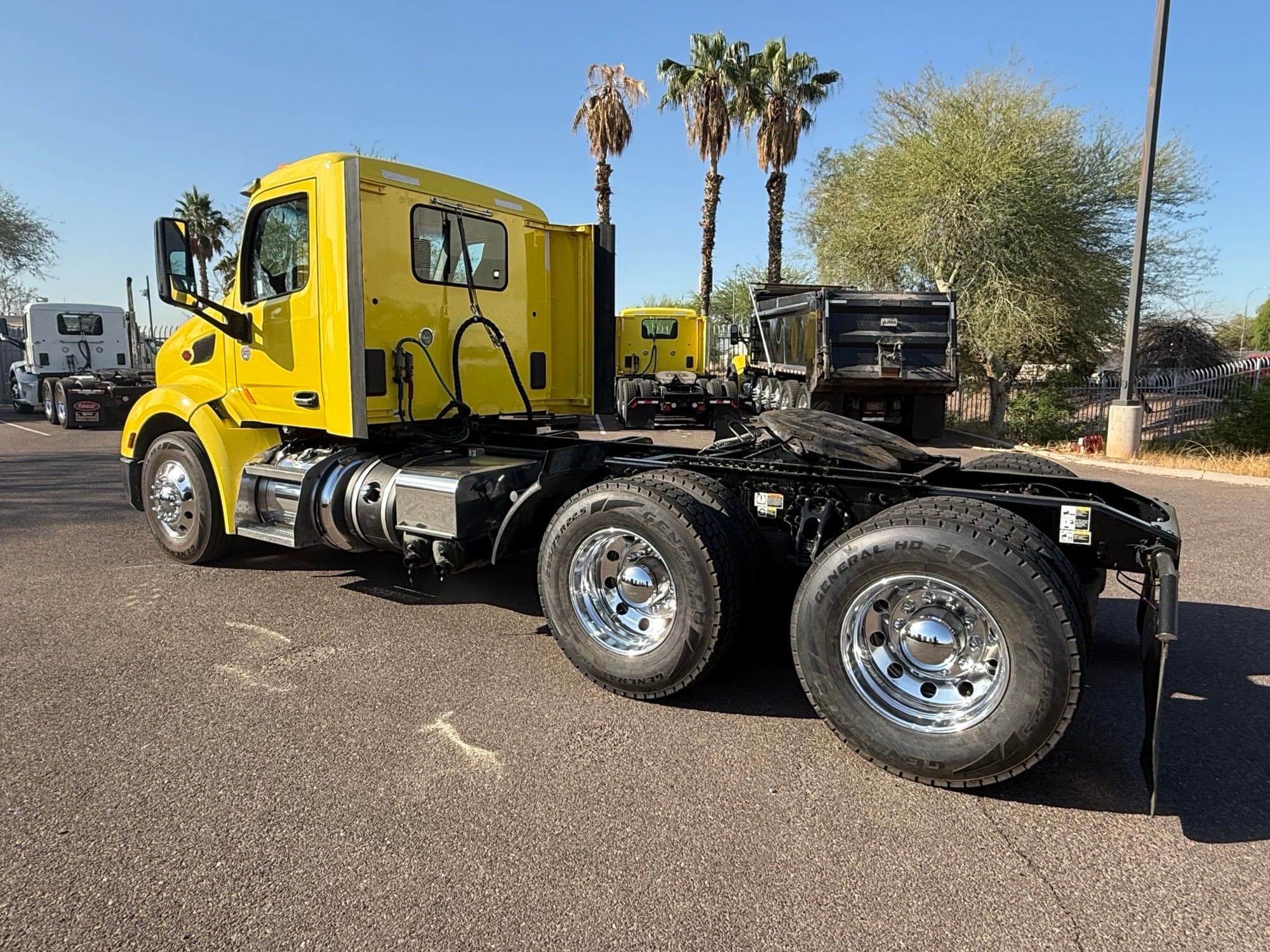 2021 Peterbilt 579 image 3