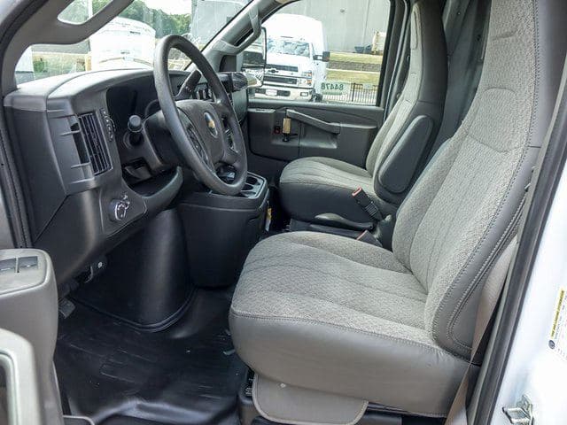 2025 Chevrolet Express 3500 Work Van Cutaway image 20