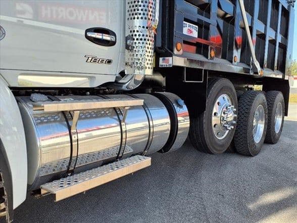 2025 Kenworth T880 image 37