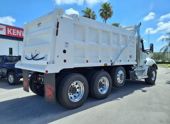 2025 Kenworth T880 image 5