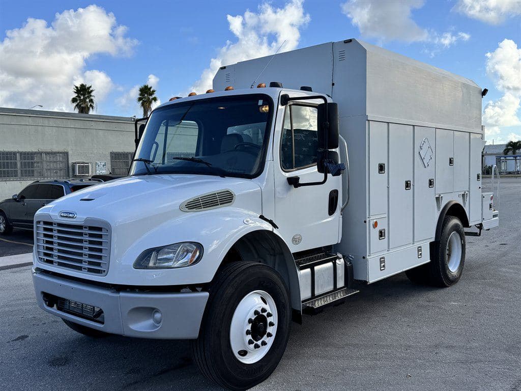 2014 Freightliner M2 106 image 4