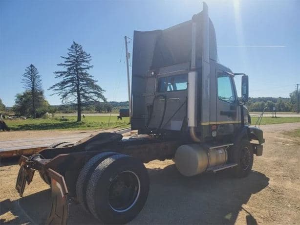2006 VOLVO VNM42T200 image 3