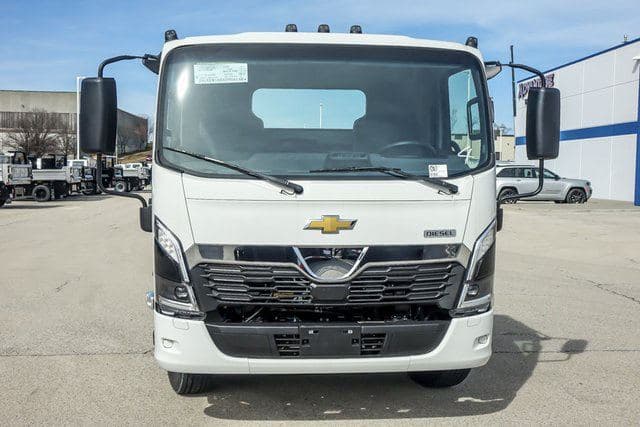 2025 Chevrolet 5500 XD LCF Diesel Base image 8