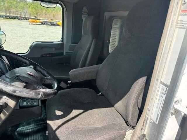 1992 Kenworth T800 image 12