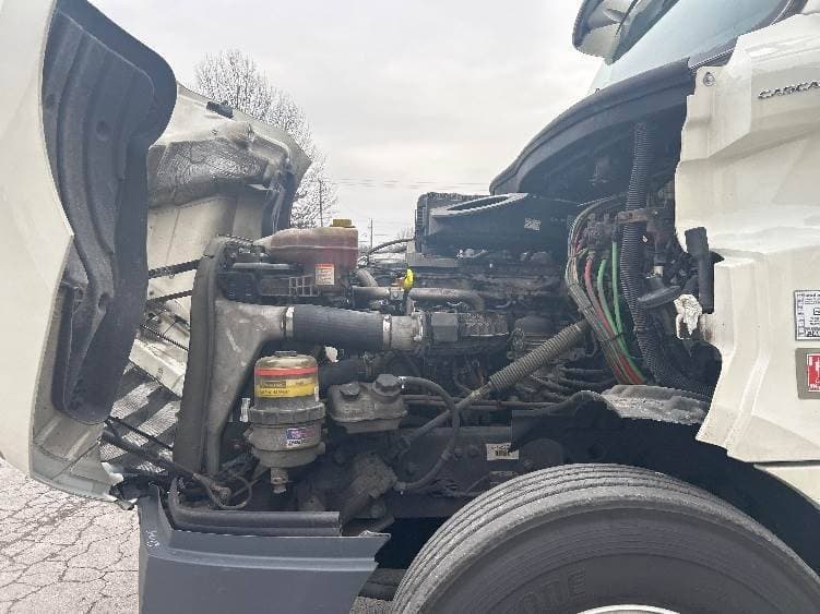 2018 Freightliner Cascadia image 12