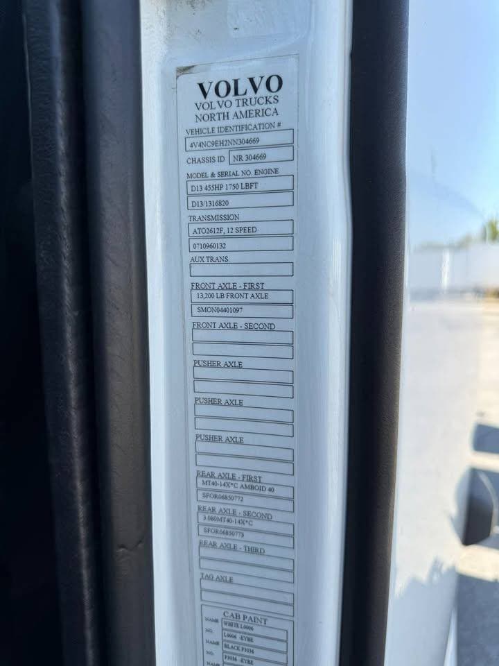 2022 Volvo VNL image 6