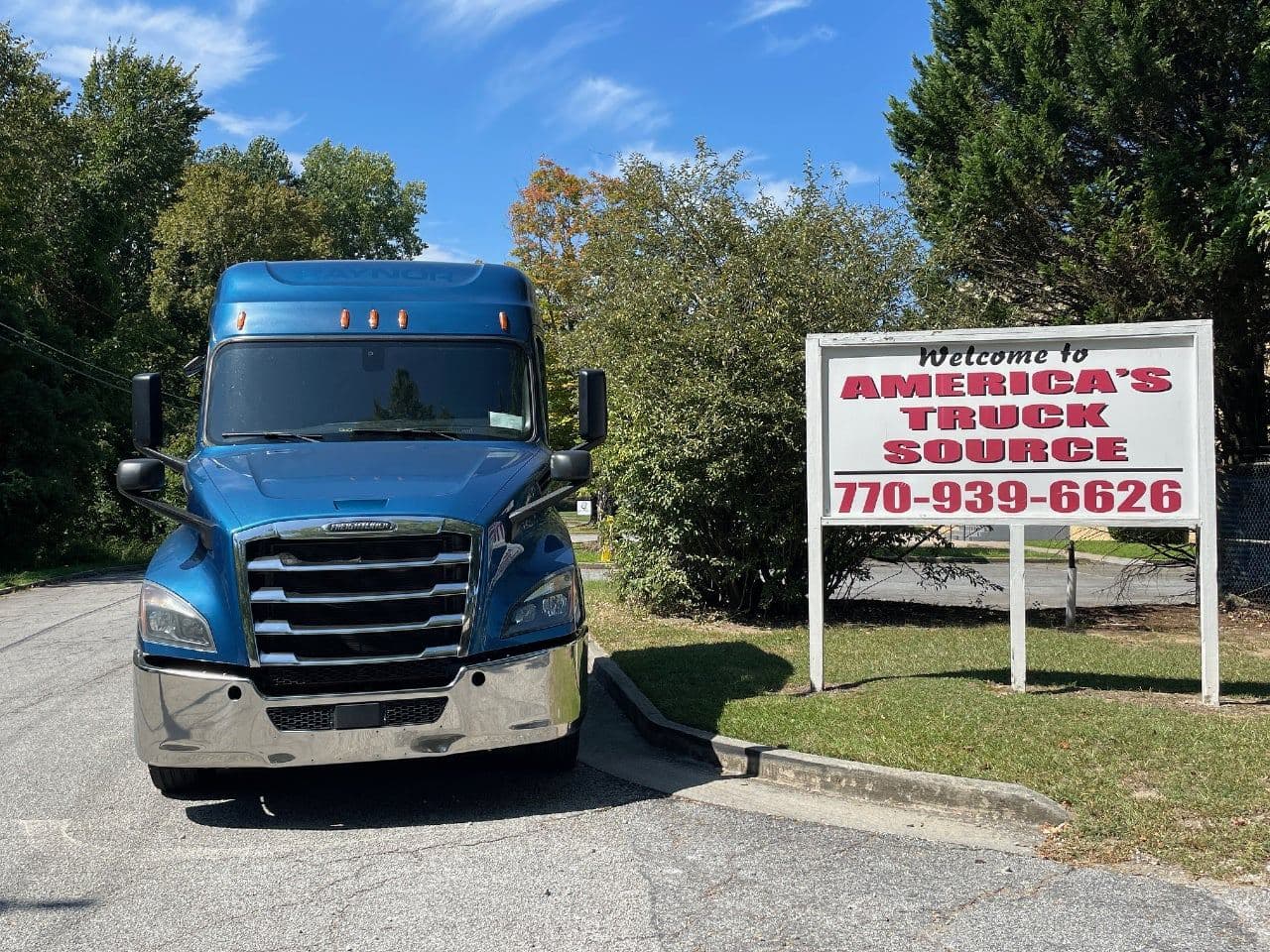 2020 Freightliner Cascadia 126 image 9