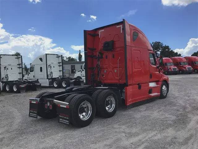2022 Freightliner Cascadia image 2