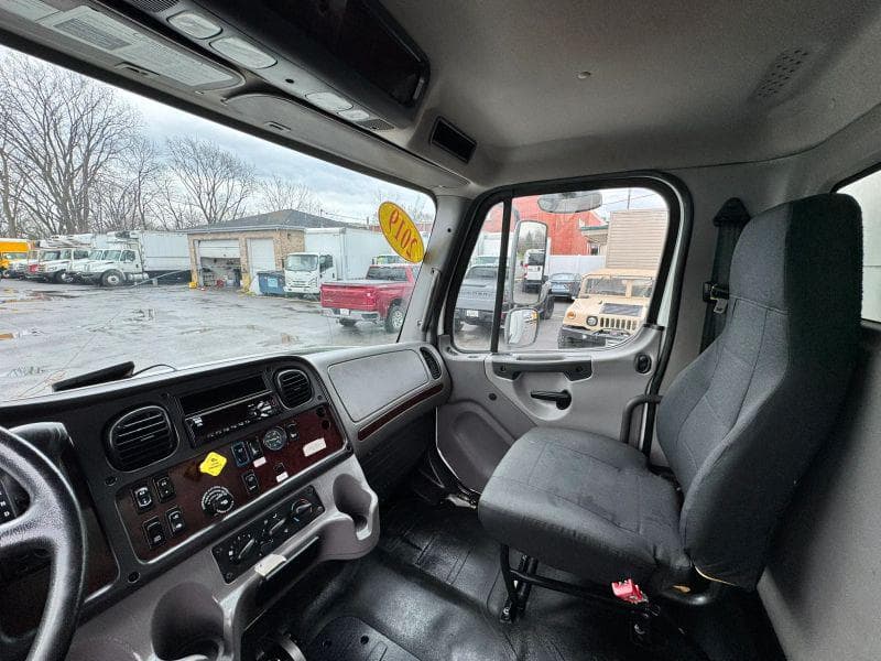 2019 Freightliner M2 106 image 15