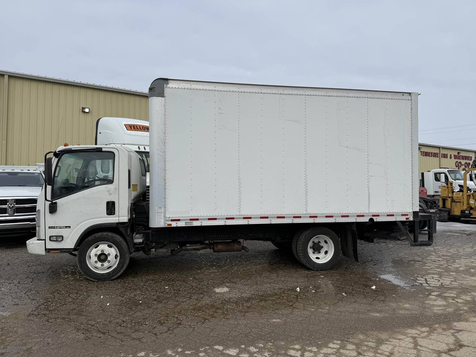 2019 Isuzu NPR/NPR-HD image 3
