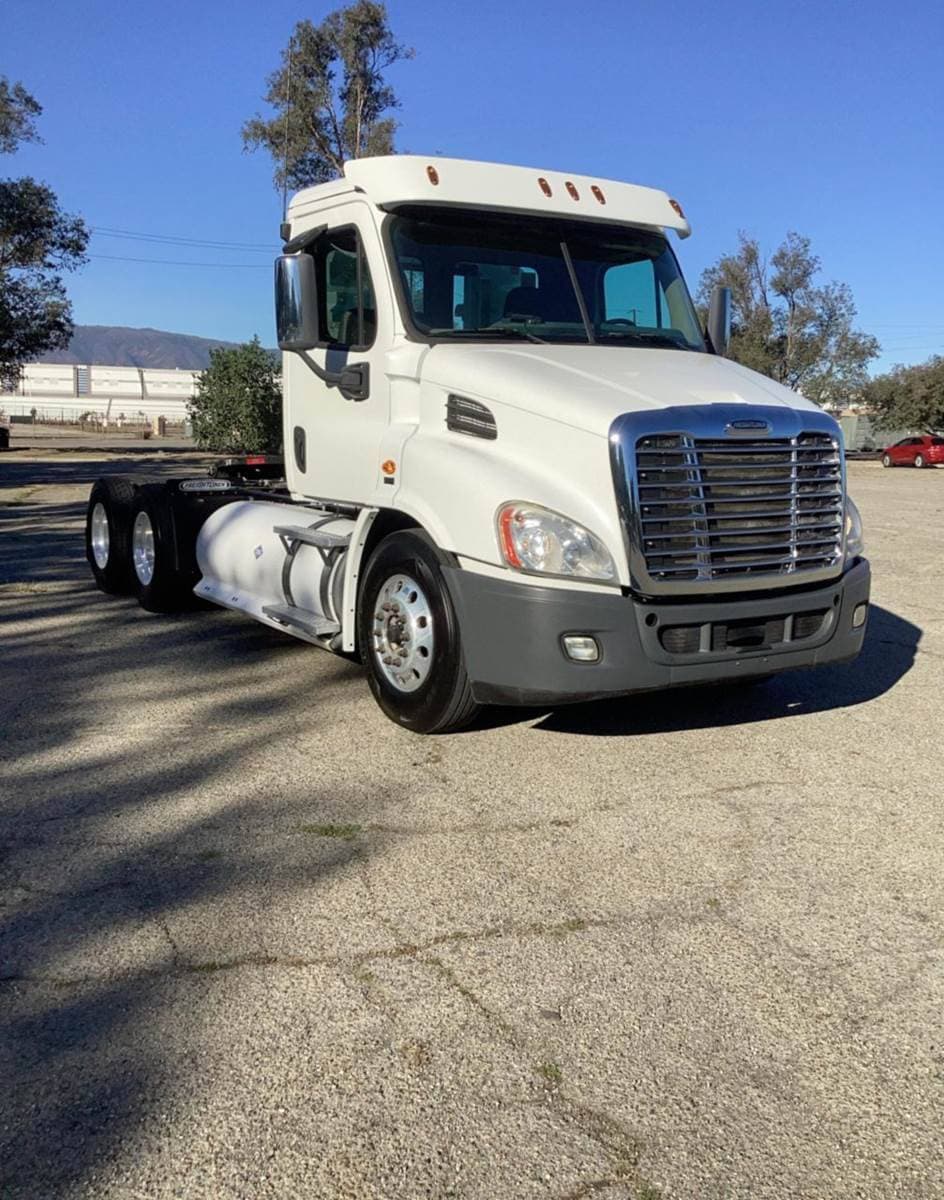 2018 Freightliner Cascadia image 1