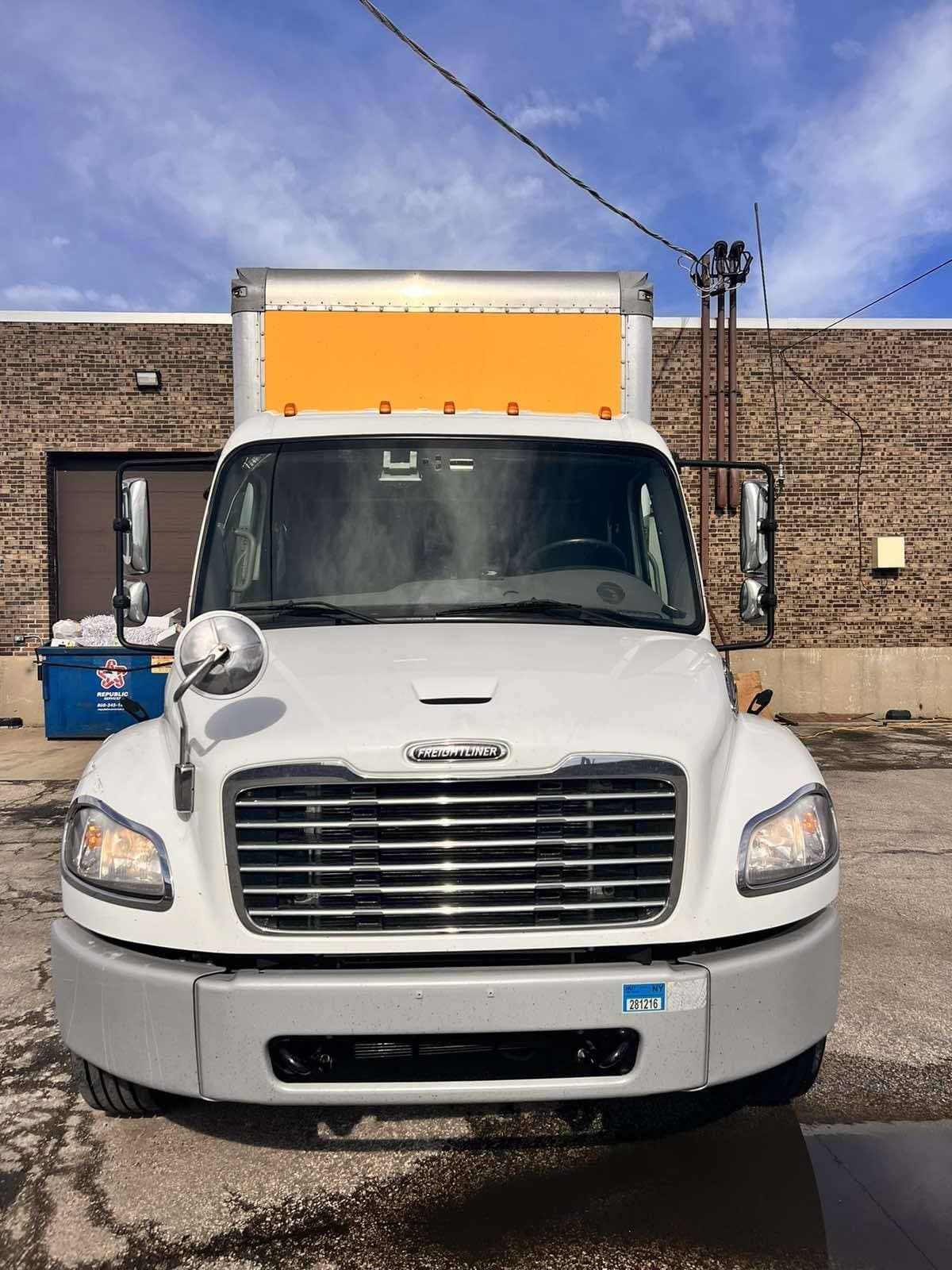 2021 Freightliner M2 image 4