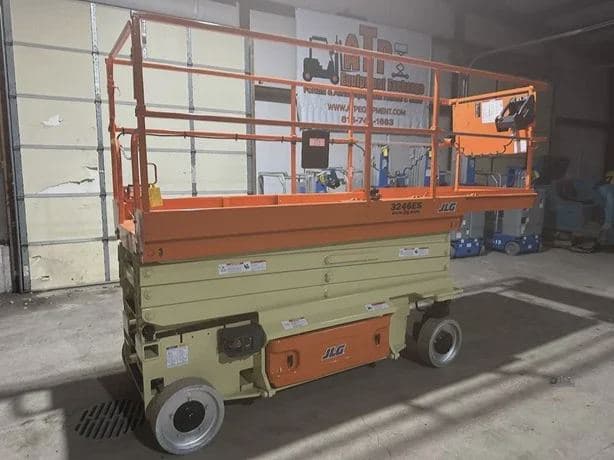2015 JLG 3246ES image 3