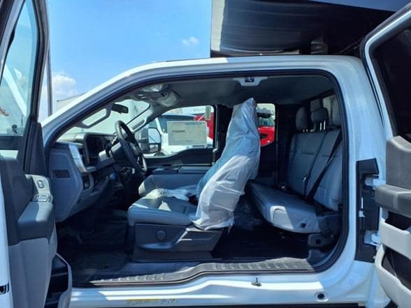 2025 Ford F550 image 17