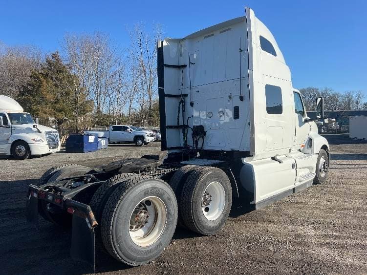 2022 International LT625 image 2