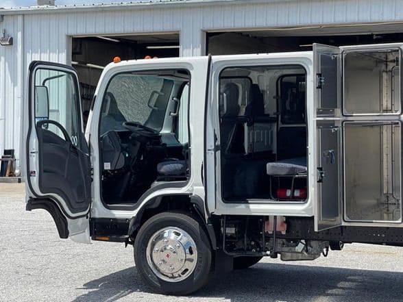 2024 Isuzu NRR image 10