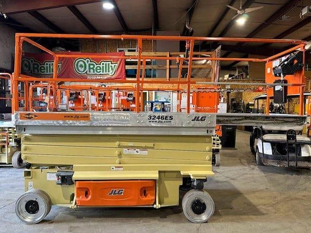 2013 JLG 3246ES image 3