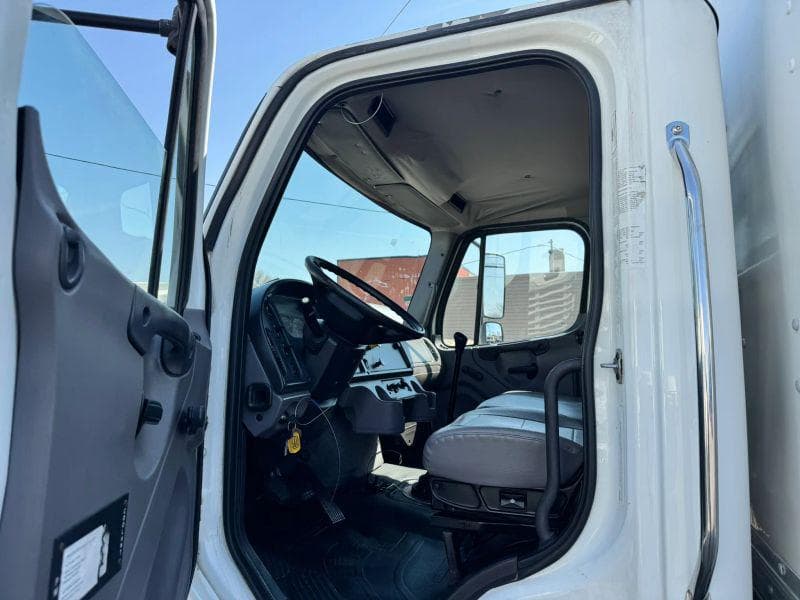 2016 Freightliner Cascadia 125 image 17