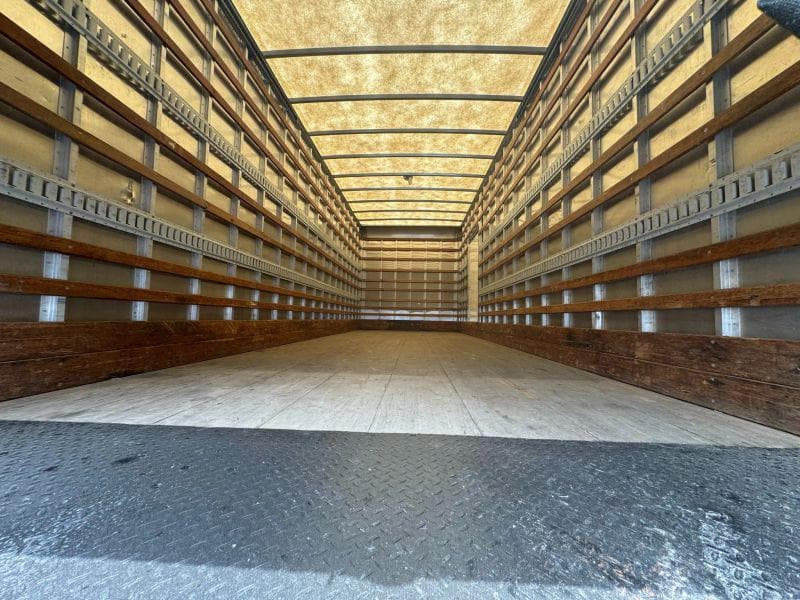 2017 International 4300 image 23