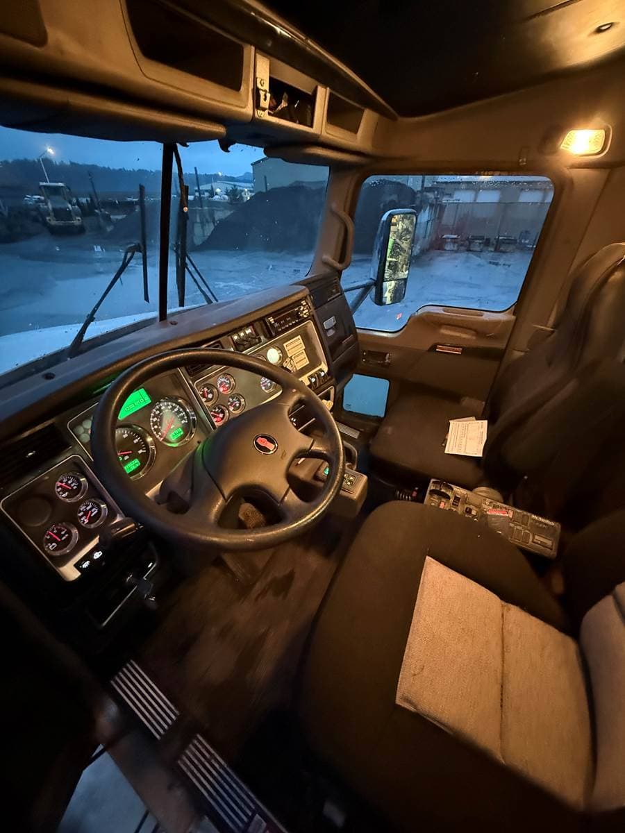 2016 Kenworth W9 Series image 16