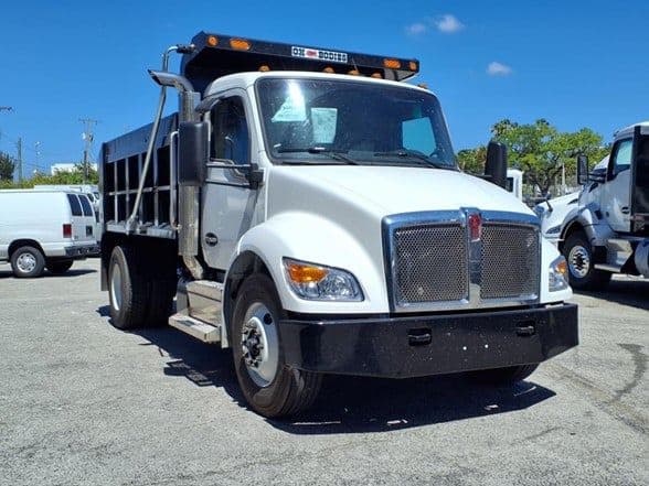 2025 Kenworth T380 image 1