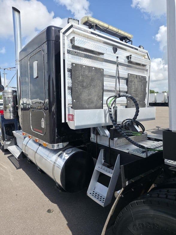 2000 Kenworth W900L image 10