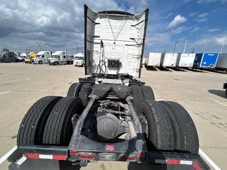 2023 Volvo VNL image 14