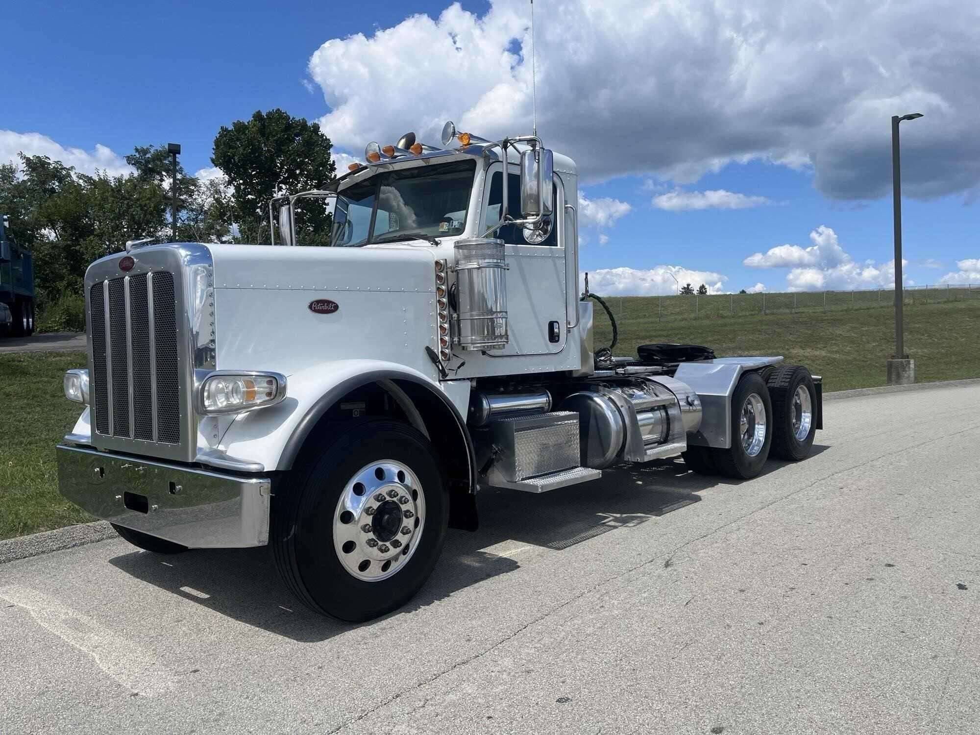 2018 Peterbilt 389 image 3