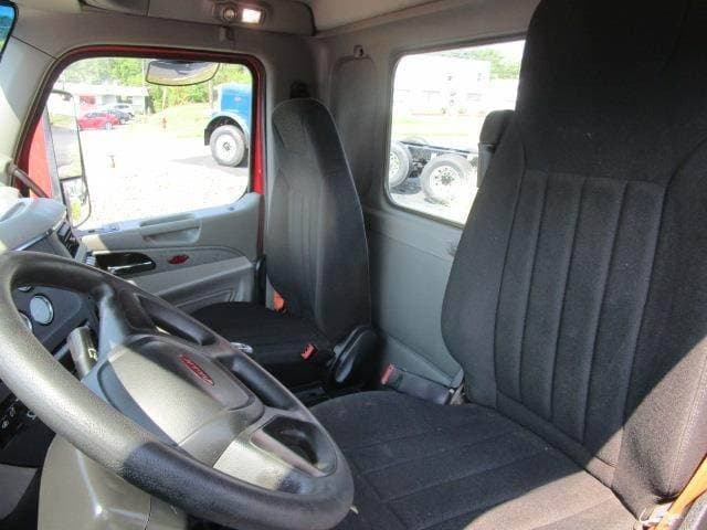 2020 Peterbilt 567 image 8
