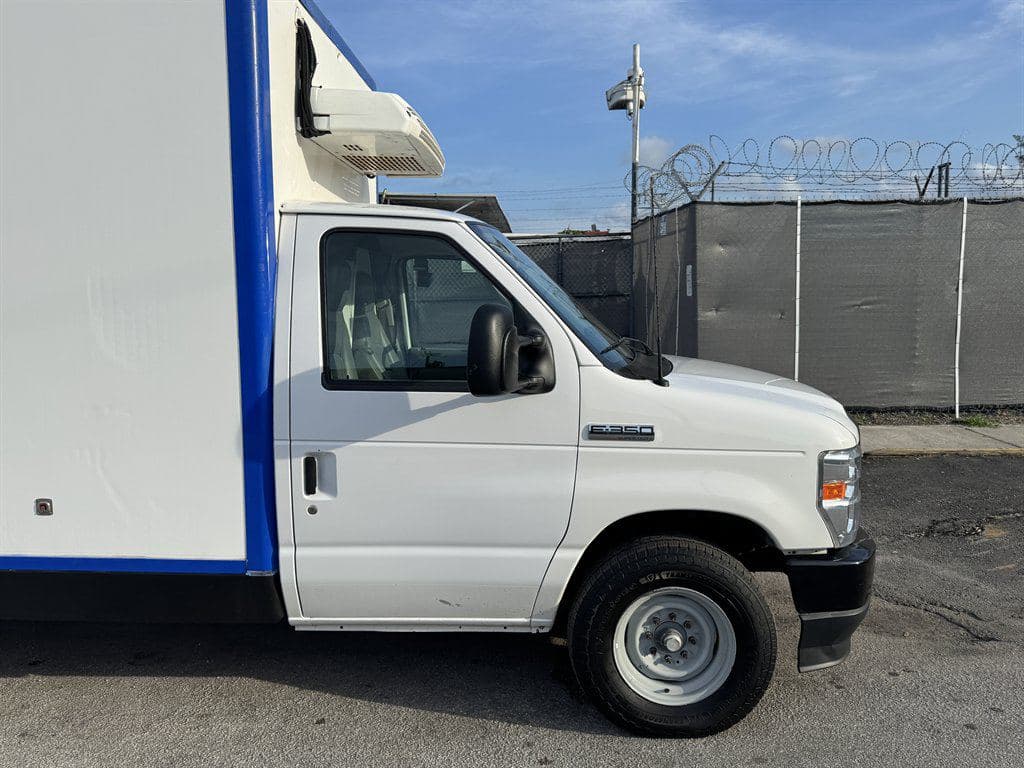 2023 Ford E350 Cutaway image 17