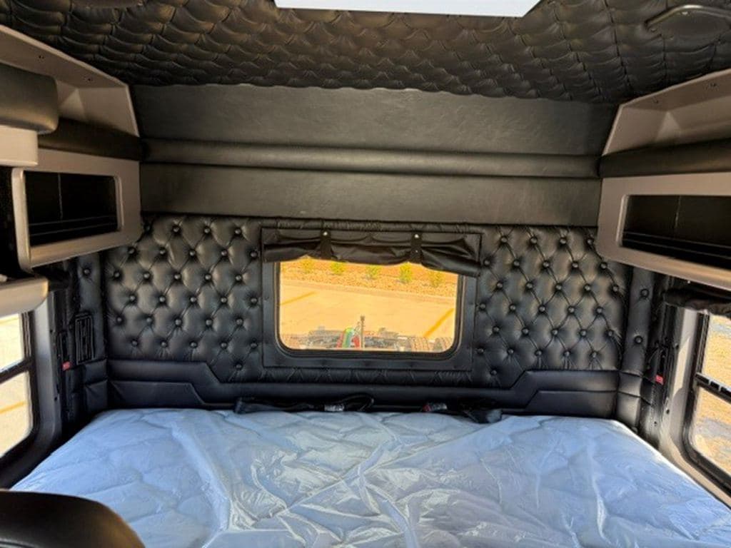 New 2027 KENWORTH W900L image 11