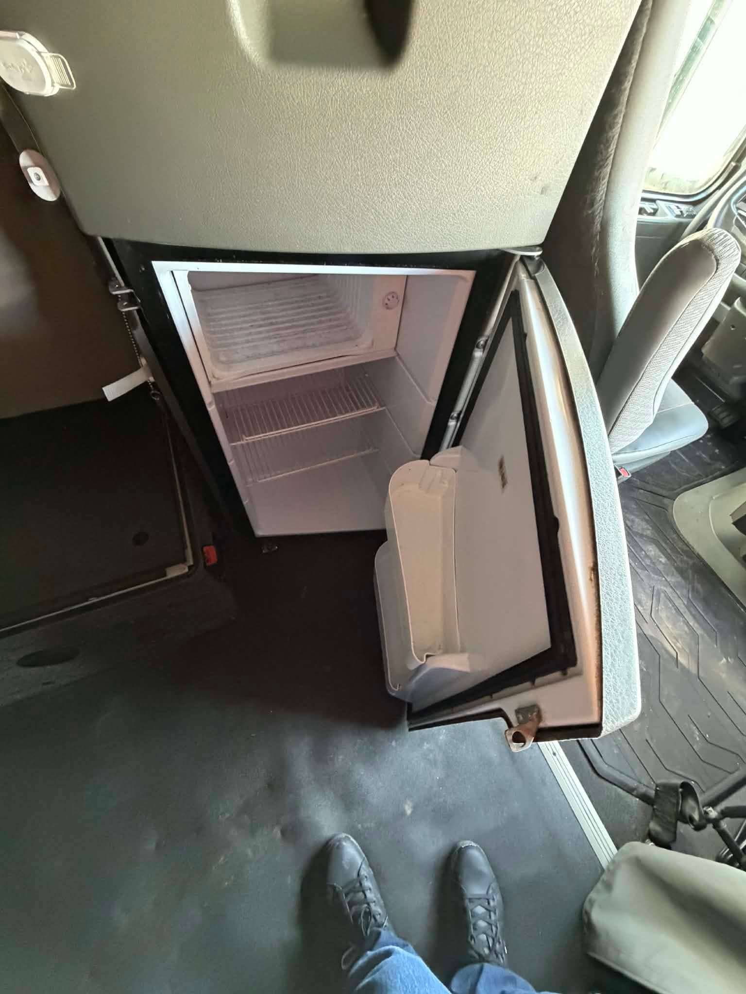 2024 Volvo VNL image 5