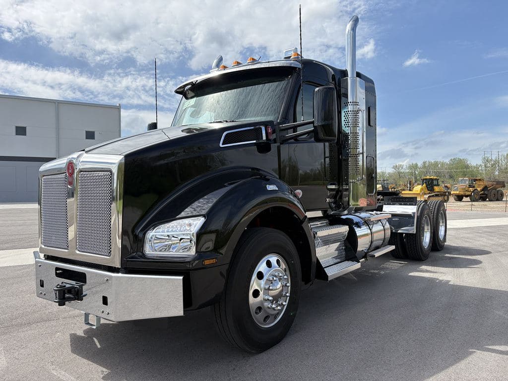 New 2027 KENWORTH T880 image 2