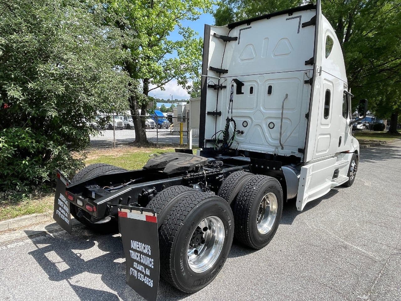 2020 Freightliner Cascadia 126 image 3