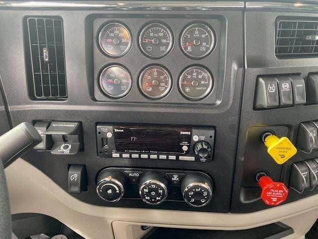 2027 Peterbilt 589 image 10