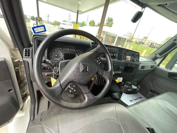 2022 International MV607 Box Truck - 220HP, 6 Speed Automatic, Roll up Door image 17