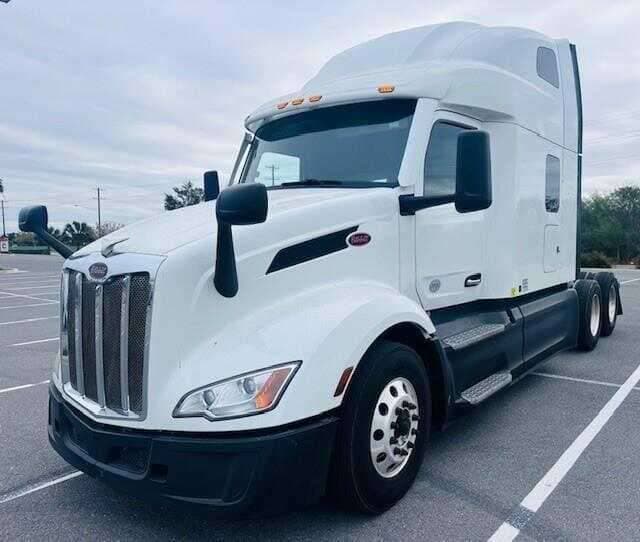 2021 Peterbilt 579 image 1