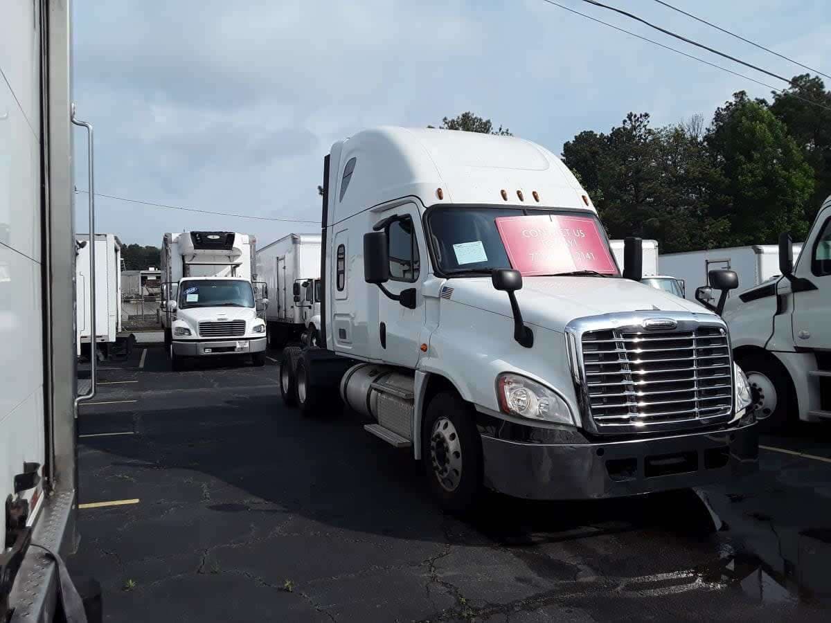 Used 2019 FREIGHTLINER Conventional - Sleeper Truck - CASCADIA 125 image 3