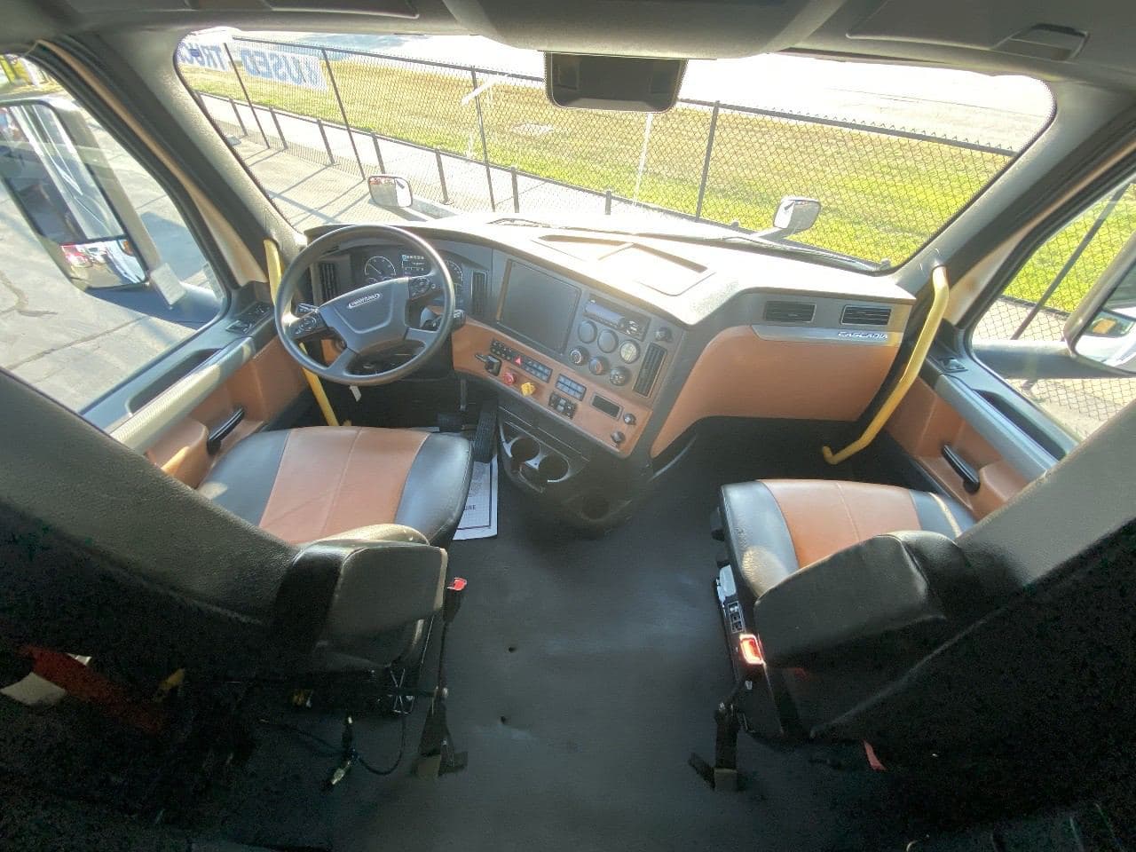 2021 Freightliner Cascadia image 13