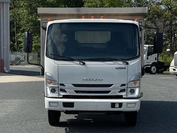 2024 Isuzu NRR image 18