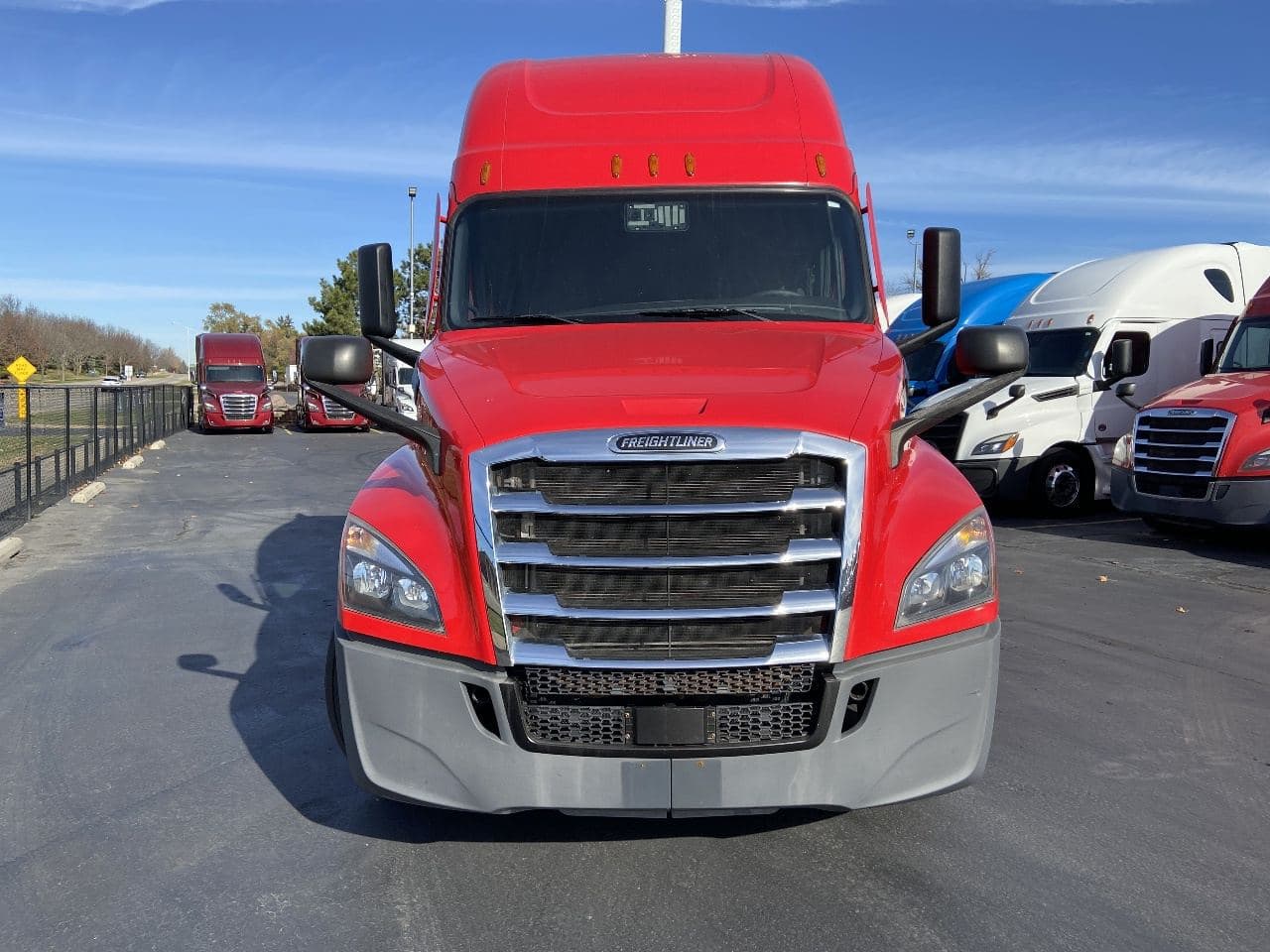 2021 Freightliner Cascadia image 2